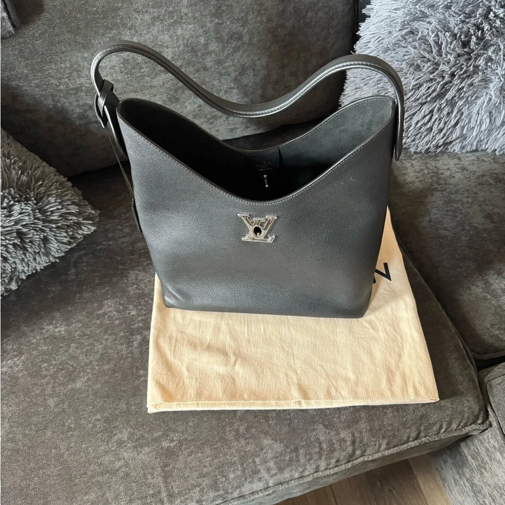 Louis Vuitton Noir Lockme Leather Shoulder Hobo with Silver LV Emblem - Picture 4 of 16
